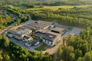 A drone aerial view of the CDMO NorthX Biologics site in Matfors, surrounded by forest and nature.